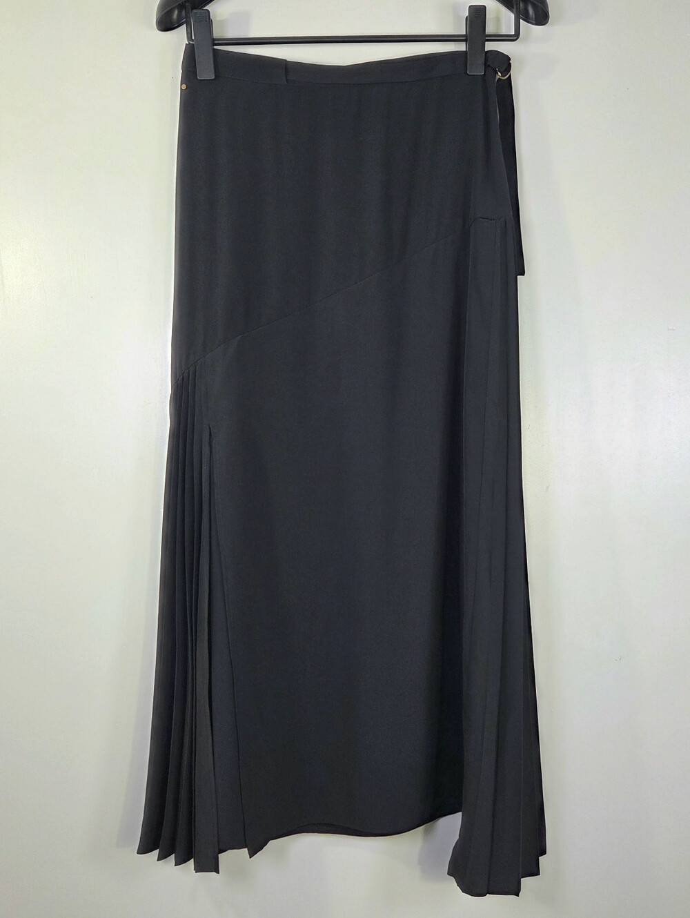 CUYANA SILK PLEATED SIDE MINIMALIST MIDI SKIRT.